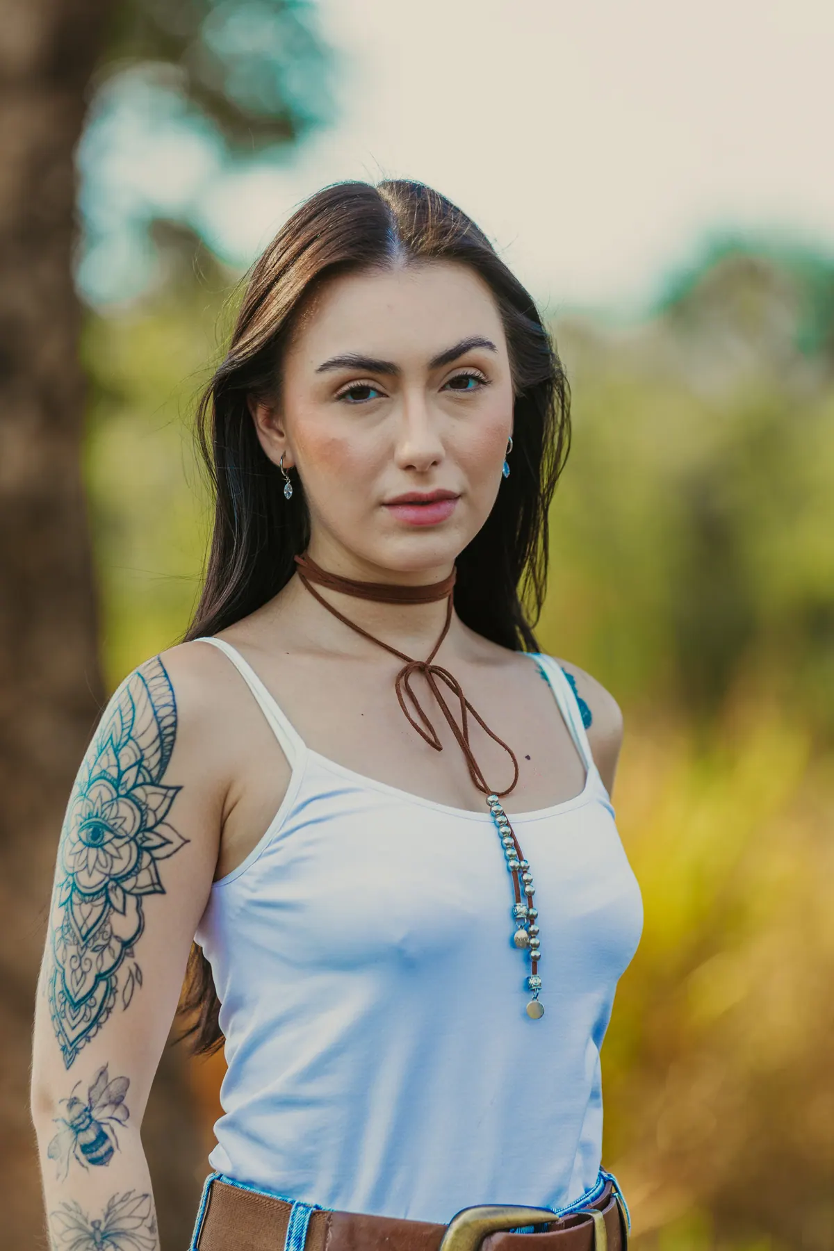 Retrato aproximado de Camila durante um ensaio ao ar livre